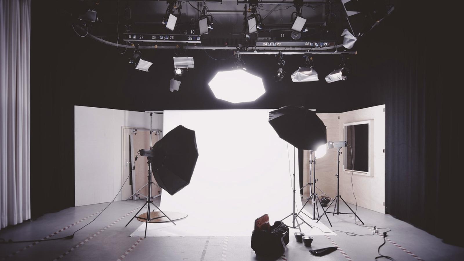 Tripods, Lenses and Light Stands: What to Check Before Summer Shoots